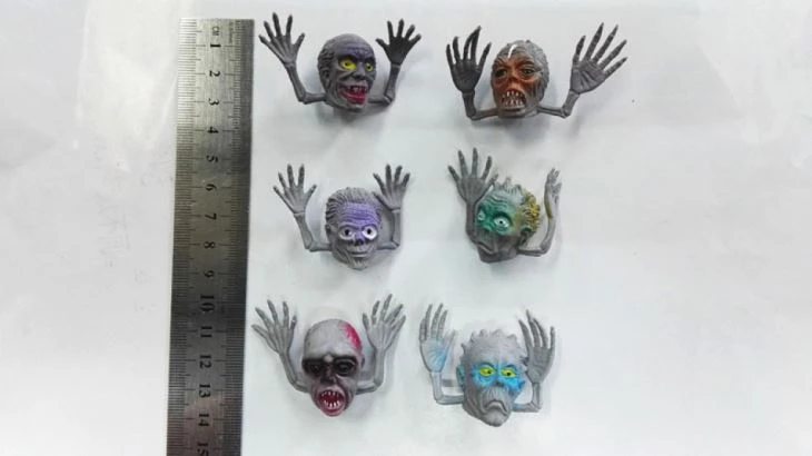 Plastic Capsule Toy Monster Finger Puppet For Children 2