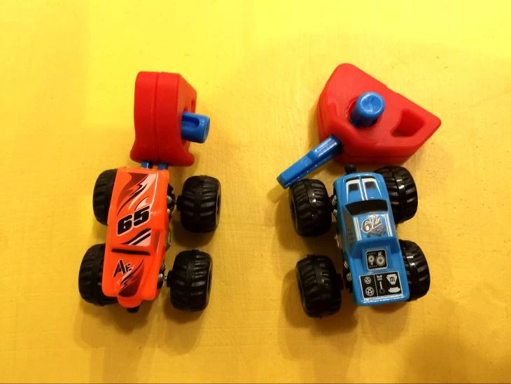 Hot Sell Plastic Catapult Toys For Vending Machine Capsule Toy 4