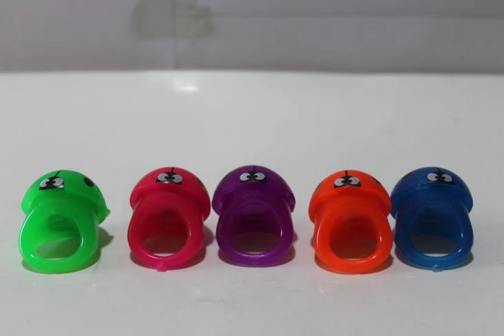 Popular With The Children Of The Beetle Ring Capsule Toys Flash Toys 3