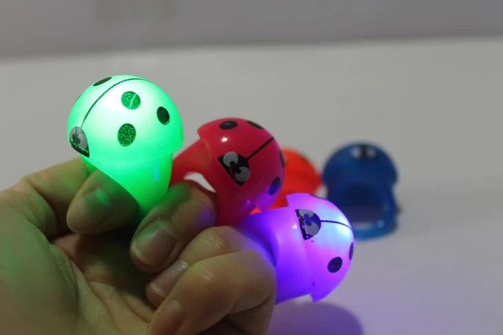 Popular With The Children Of The Beetle Ring Capsule Toys Flash Toys 5