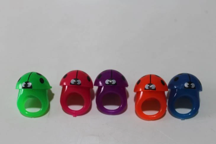 Popular With The Children Of The Beetle Ring Capsule Toys Flash Toys 10