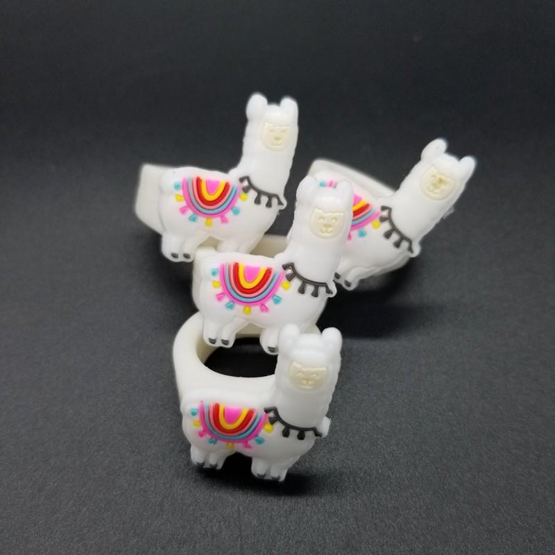 llama finger ring (1)