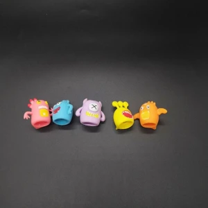5 Designs Monster Finger Puppet