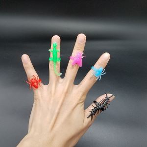 PP Material Glow In The Dark Animal Ring For Capsule