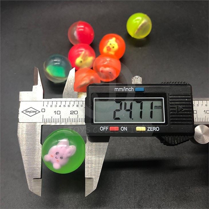 27mm 32mm Bouncy Ball With Action Figure