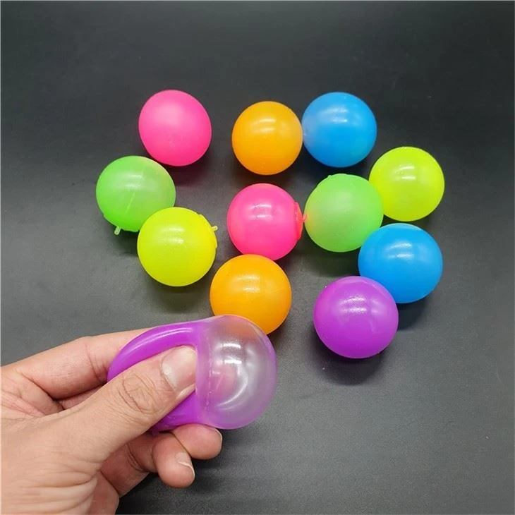 4.5cm Glow In The Dark Sticky Balls